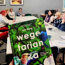 Niełatwe zadanie Klubu Książki DKK Łochowo. Dyskusja o