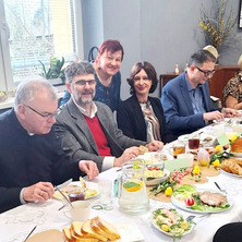 Uroczyste śniadanie wielkanocne. Seniorzy przygotowali potrawy i dekoracje